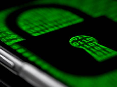 OM: Rosmalense ‘Paris Hilton’ verdiende tonnen aan Encrochat-telefoons