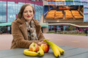 Iris de Vries bij ziekenhuis Isala in Zwolle. Als voorzitter van de vereniging Arts en Leefstijl roept ze alle ziekenhuizen op om sneller werk te maken van gezonde voeding voor patiënten, bezoekers en medewerkers.