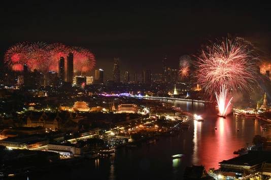 Splendide vedute lungo il fiume Chao Phraya a Bangkok.