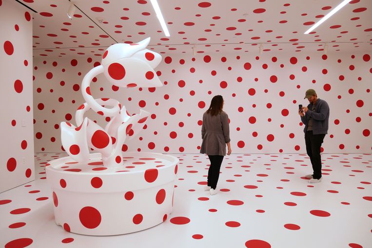 'With All My Love For The Tulips, I Pray Forever' (2011) van Yayoi Kusama, momenteel te zien in de Marciano Art Foundation in Los Angeles. Beeld Robin Broos