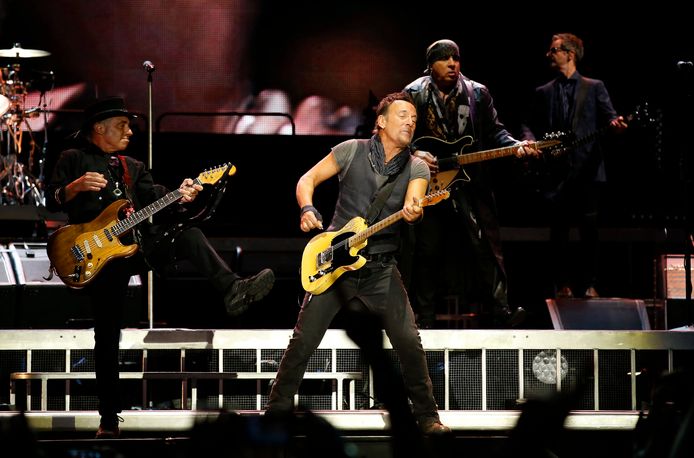 Bruce Springsteen en de E Street Band in 2016.