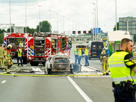 Bart (59) redde op snelweg vrouw uit brandende auto: ‘Ze probeerde haar vriend nog te bellen’ 