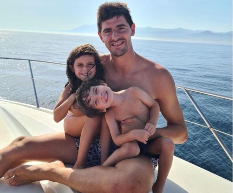 Thibaut Courtois met dochtertje Adriana (6) en zoontje Nicolàs (3). Beeld Instagram