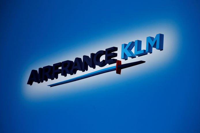 FILE PHOTO: The Air France-KLM company logo is seen at the annual shareholder meeting in the La Defense business district in Puteaux, France, May 15, 2018.  Picture taken May 15, 2018.  REUTERS/Philippe Wojazer/File Photo