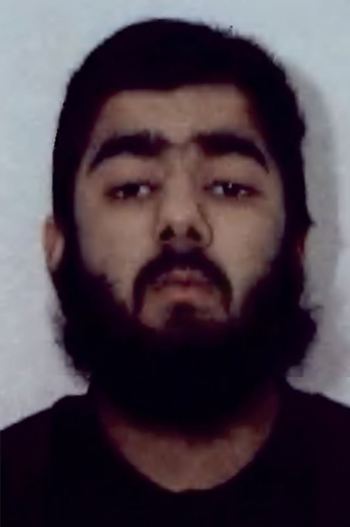 Deze foto die door de politie van de West-Midlands werd uitgedeeld is van de doodgeschoten dader,  de 28-jarige Usman Khan.