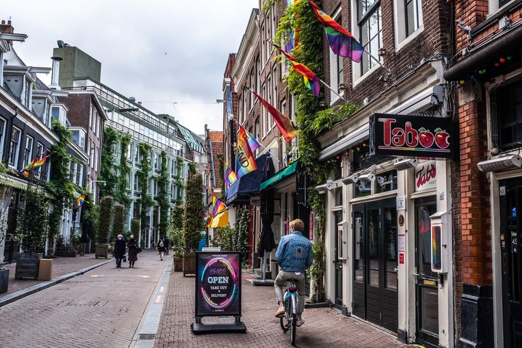 De Reguliersdwarsstraat in Amsterdam telt verschillende homobars. Beeld Joris Van Gennip