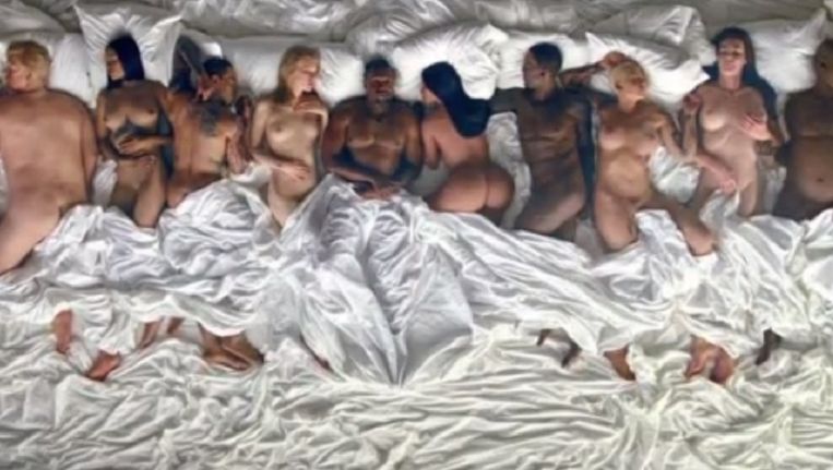 Still uit de clip van Kanye West. Beeld  