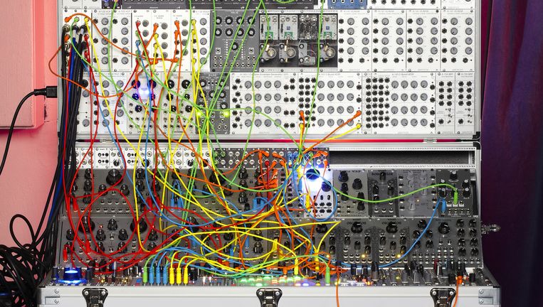 Een modulaire synthesizer. Beeld Thomas Aangeenbrug
