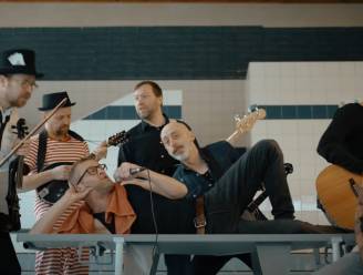 Folkband Circo Maximo filmt videoclip in oude zwembaden van Heist: “Nummer is een ode aan jeugdjaren en topsporters”