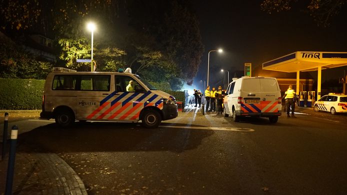 De politie rukte met meerdere auto's uit afgelopen nacht om een opstootje in Schalkhaar in de kiem te smoren.