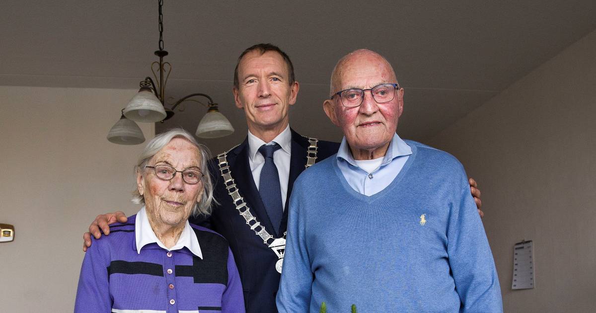 ‘Mollenvanger van Strijen’ al 65 jaar gelukkig met zijn Loes: ‘Begon allemaal met een dansje in Putt