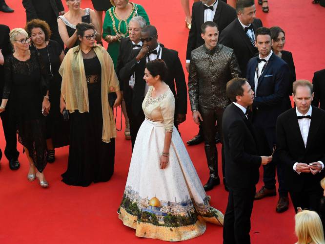 Israëlische minister verschijnt in opvallende Jeruzalem-jurk in Cannes
