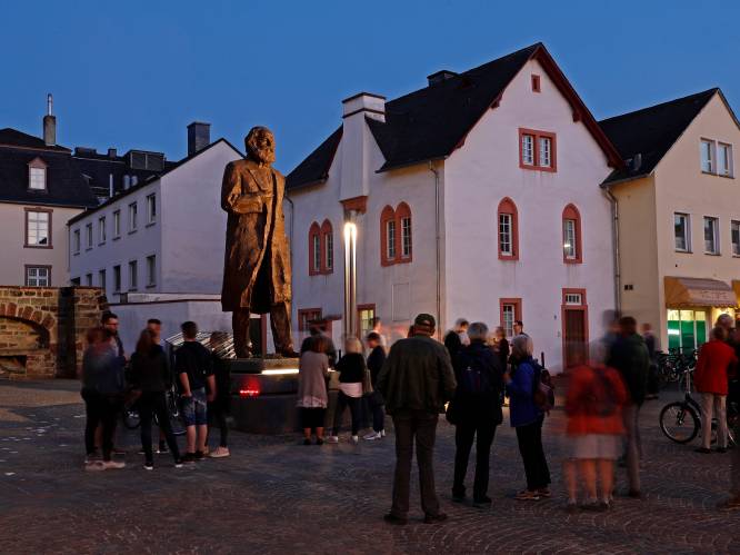 Standbeeld van Karl Marx in Trier in brand gestoken