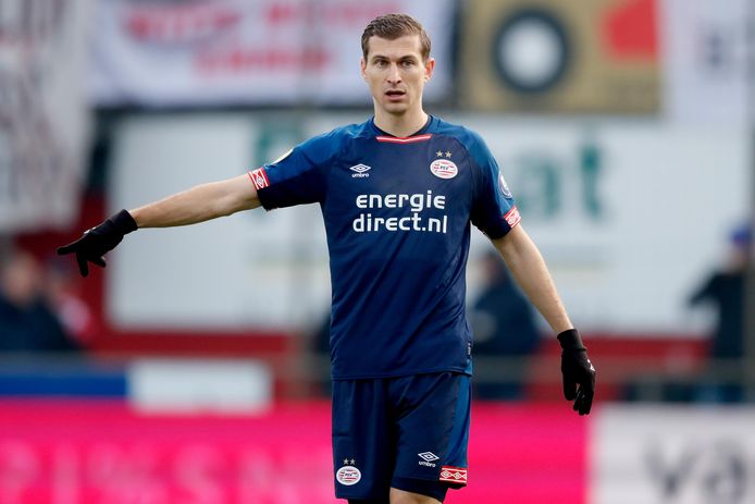Daniel Schwaab leed met PSV duur puntenverlies in Emmen.