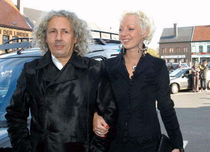 Op 18 september 2003 trouwde Panamarenko (62) met Eveline Hoorens (29), een gebeurtenis die op veel belangstelling kon rekenen.