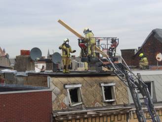 Stevige dakbrand in Antwerpse Seefhoek: pand tijdelijk onbewoonbaar