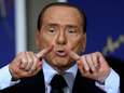 Berlusconi envisage de se retirer pour "rassembler"