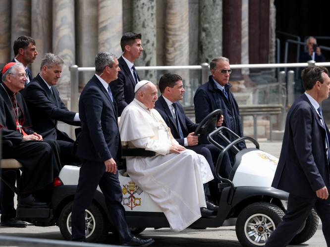 Paus bezoekt voor eerste reis in maanden Venetiaanse gevangenis