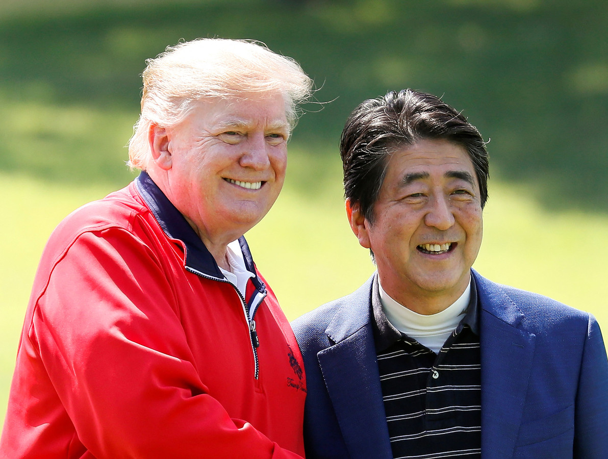 Shinzo Abe De Premier Die Na Reeks Schandalen Aftrad Maar Herrees En 