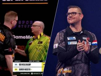 Darter Ron Meulenkamp beticht van scheten laten op podium, Nederlander slaat terug: ‘Het is een clownshow’