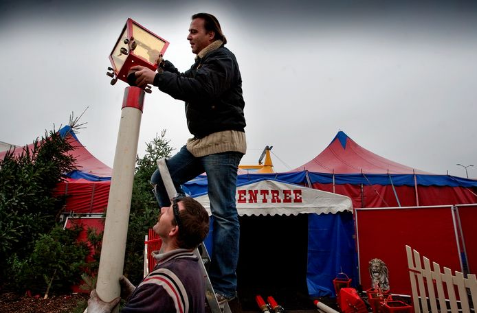 Het kerstcircus in Dordrecht, hier Toni Teuteberg op archiefbeeld uit 2013, gaat vooralsnog gewoon door.