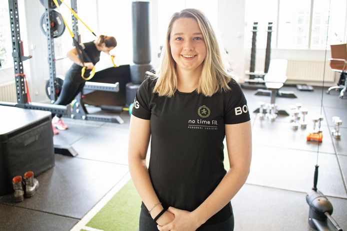 Leefstijlcoach Maud Brakman begeleidt leerlingen van het Zwin College in Oostburg bij het maken van gezonde keuzes.