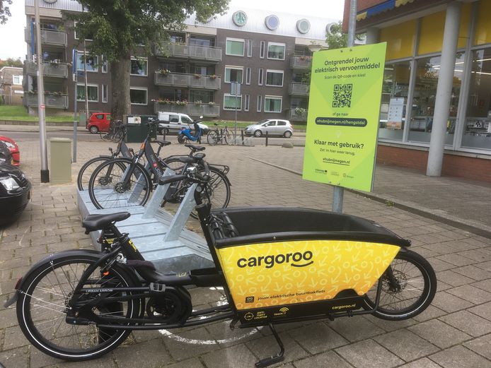 Na de deelfiets, auto en scooter krijgt Eindhoven nu 200 deelbakfietsen Eindhoven AD.nl