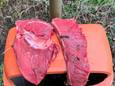 Natuurpunt Herent werd zondag verwittigd door een wandelaar die de stukken rauw vlees had aangetroffen vlakbij een wandelweg in het Kastanjebos