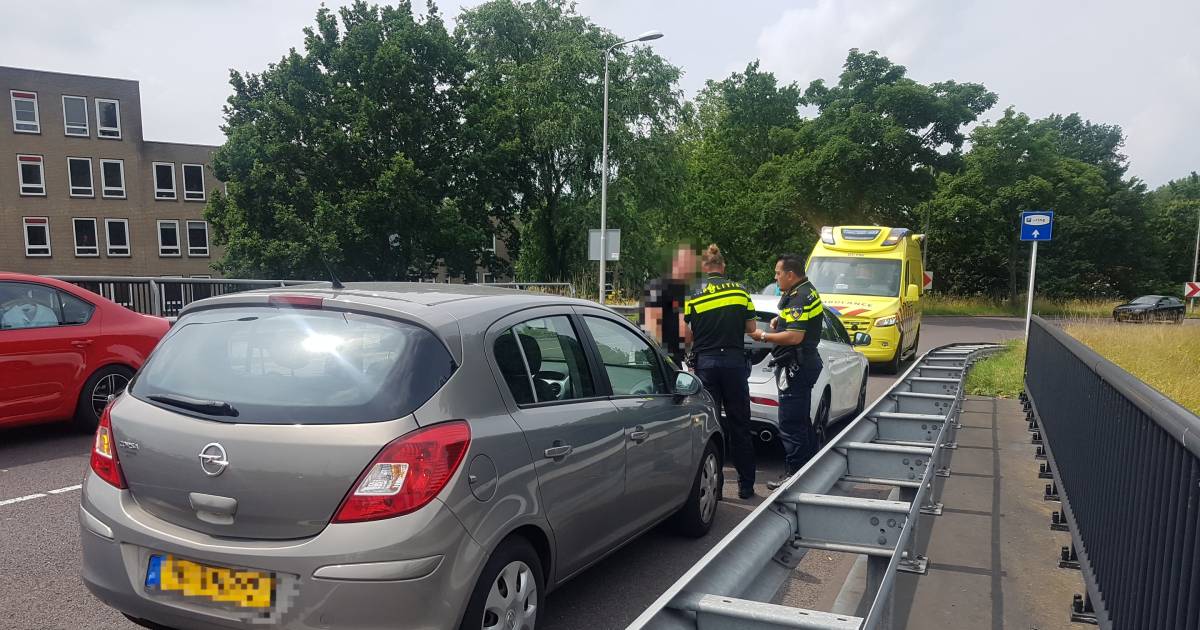 Vrouw gewond naar het ziekenhuis na aanrijding in Meppel.
