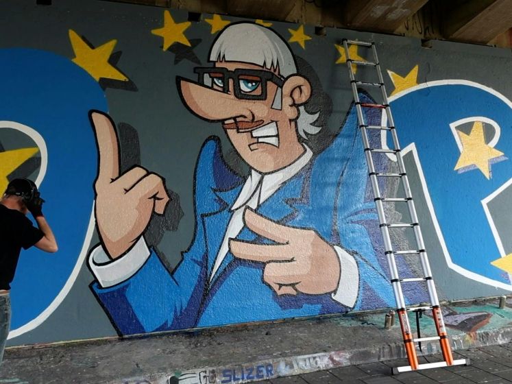 Graffitikunstenaars eren Joost Klein met werk in Leeuwarden