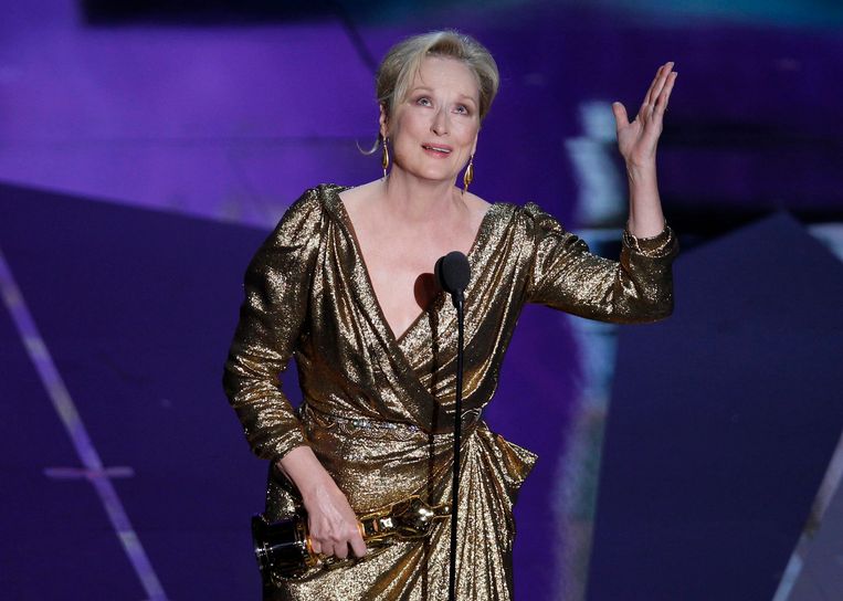Meryl Streep met de Oscar voor beste actrice, in de film The Iron Lady Beeld reuters