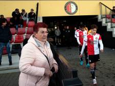 Oma Janny (70) legt alles van kleinzoon en Feyenoord-talent Benita vast: ‘Ik heb zelfs de tv gefilmd’
