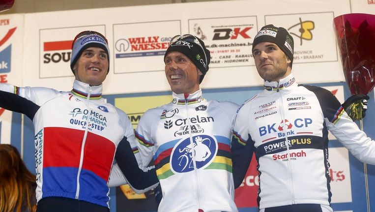 Een glunderende Nys met Stybar en Albert op het podium. Beeld PHOTO_NEWS