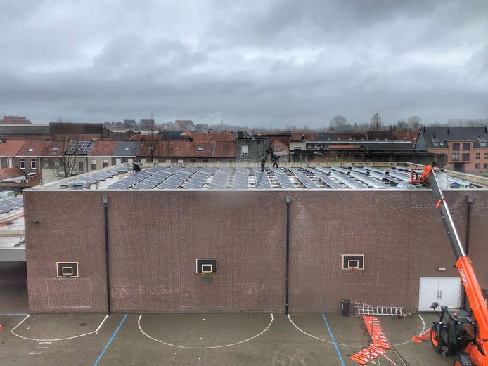 De zonnepanelen op het dak van Ten Doorn.