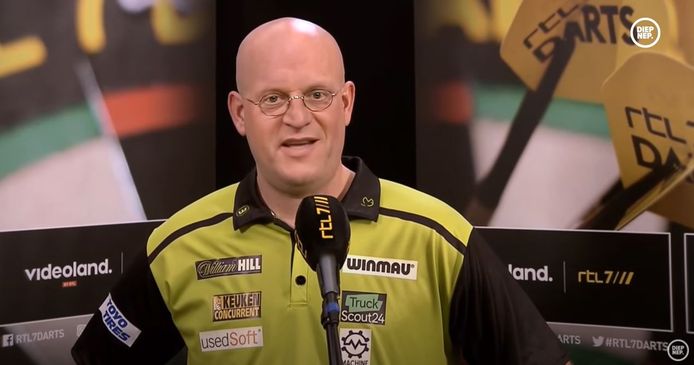 Minister Ferd Grapperhaus als Michael van Gerwen tijdens het WK Darts in een deepfakevideo van Diep Nep.
