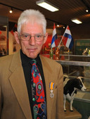 Toon Brienen (71) uit Mill (Lid) is onderscheiden vanwege zijn werk voor de Zeskamp Mill, de carnavalsvereniging en Tafeltje Dekje voor de ouderen. foto Ed van Alem