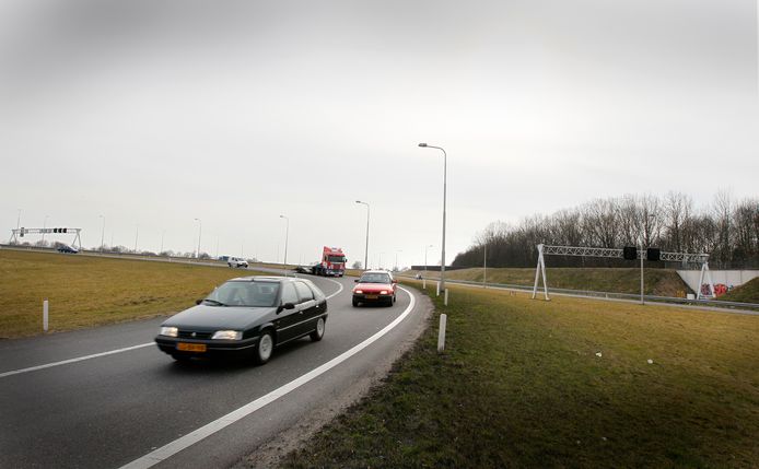 Rijkswaterstaat sluit vijf weekenden lang de A50 tussen knooppunt Beekbergen (foto) en Waterberg bij Arnhem af. Er wordt nieuw asfalt aangelegd.