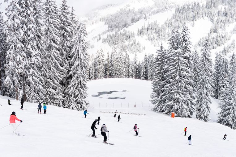 Skiërs in Portes du Soleil. Beeld Katja Poelwijk