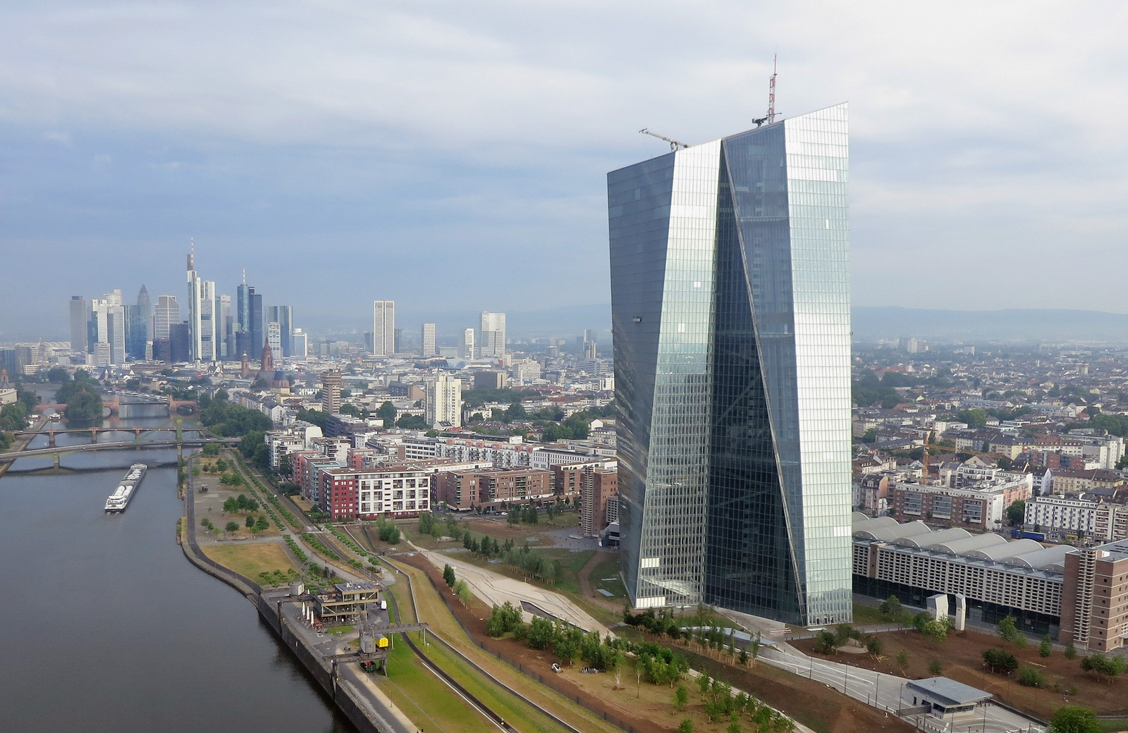Het hoofdkantoor van de ECB in Frankfurt am Main. Beeld Getty Images