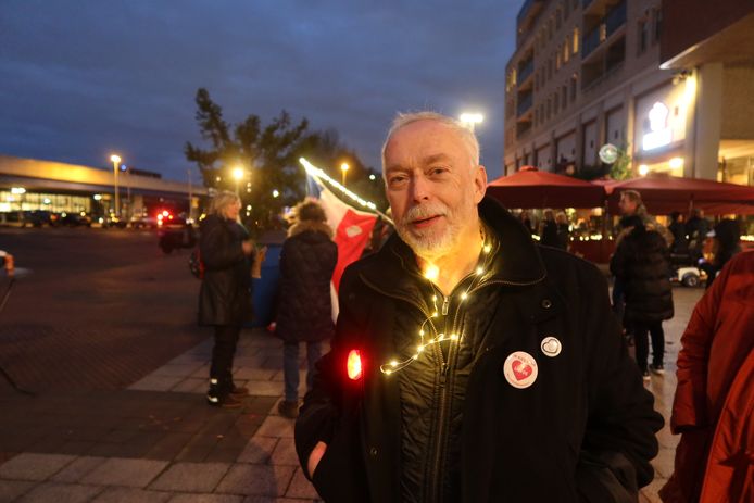 Krimpenaar Herbert is klaar voor de lichtjesoptocht door Capelle: ,,Tegen de plandemie.’’