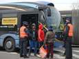 34 transmigranten op bus aan grens: “Die gratis bussen, moeten we daar niets aan doen?”