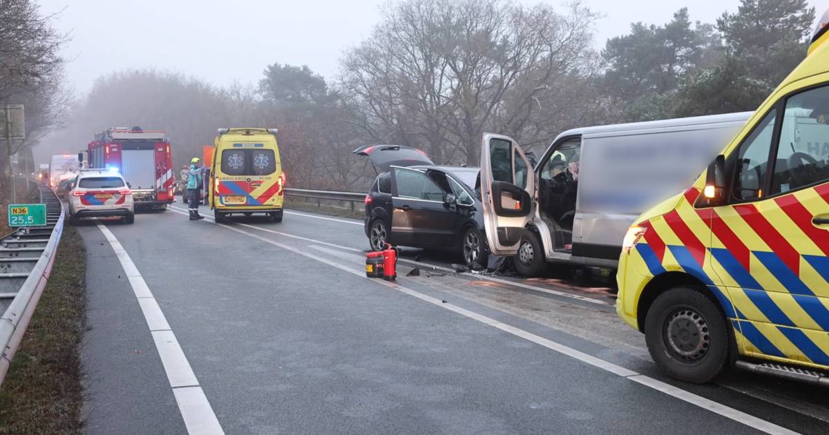 Nijverdaller veroorzaakt groot ongeluk op N36: ‘Auto’s aan gort, levens aan gruzelementen’.