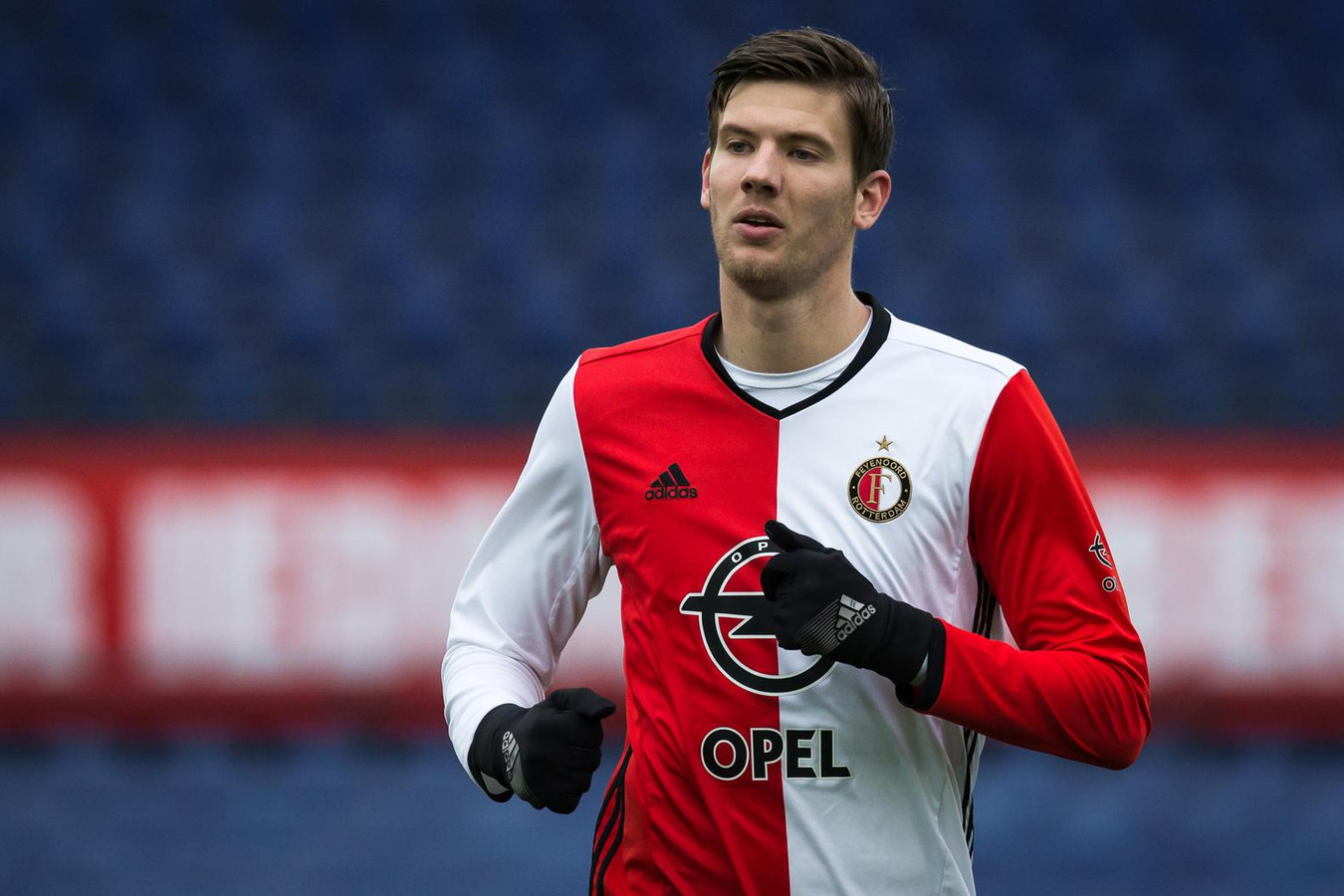 Feyenoord zet afwezige Kramer tijdelijk uit de selectie, aftocht via