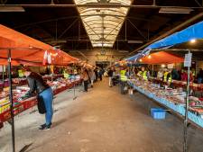 Tweedehands walhalla in Holten: grote veiling en boeken-, rommel- en kledingmarkt