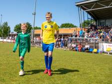 OSS’20 draagt motto ‘méér dan voetbal alleen’ vanaf nu letterlijk: ‘Hiermee stralen we eendracht uit’