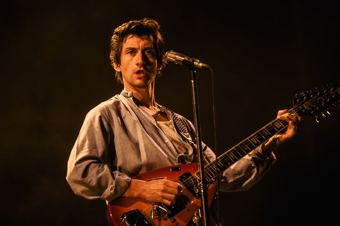 Zanger Alex Turner kampt met gezondheidsproblemen.