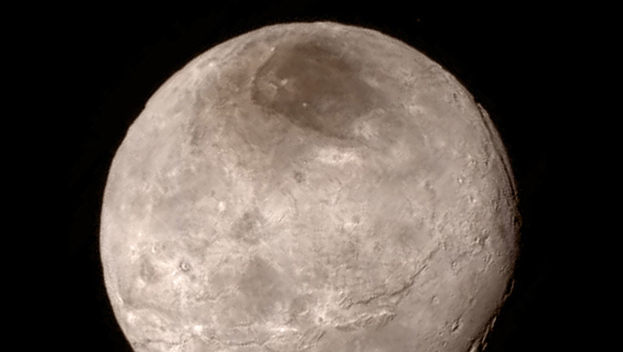 Pluto's grootste maan Charon, vastgelegd door New Horizons. Beeld epa
