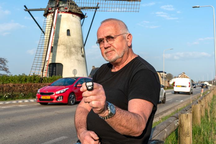 In amper twintig minuten heeft Hans van Linschoten liefst 624 passerende auto's geteld op de Rijksweg door Heense Molen. De overlast zorgt bij bewoners voor stress en slapeloosheid.