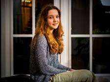 Na jaren van wanhoop en suïcidale gedachten moet hulphond redding bieden voor Carlijn (18)