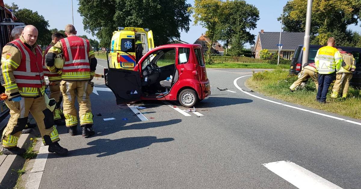 Oversteken gaat mis: busje ramt brommobiel op N343 vlak bij Hardenberg